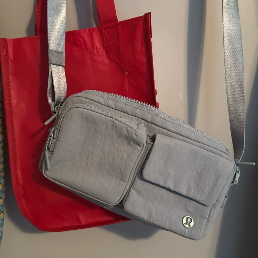 Lululemon multi-pocket crossbody